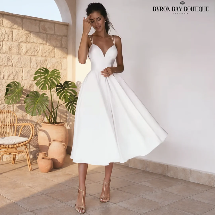 Elara - Graceful Minimalist Dress