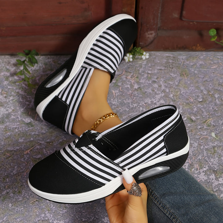 WOMEN'S SNEAKERS
