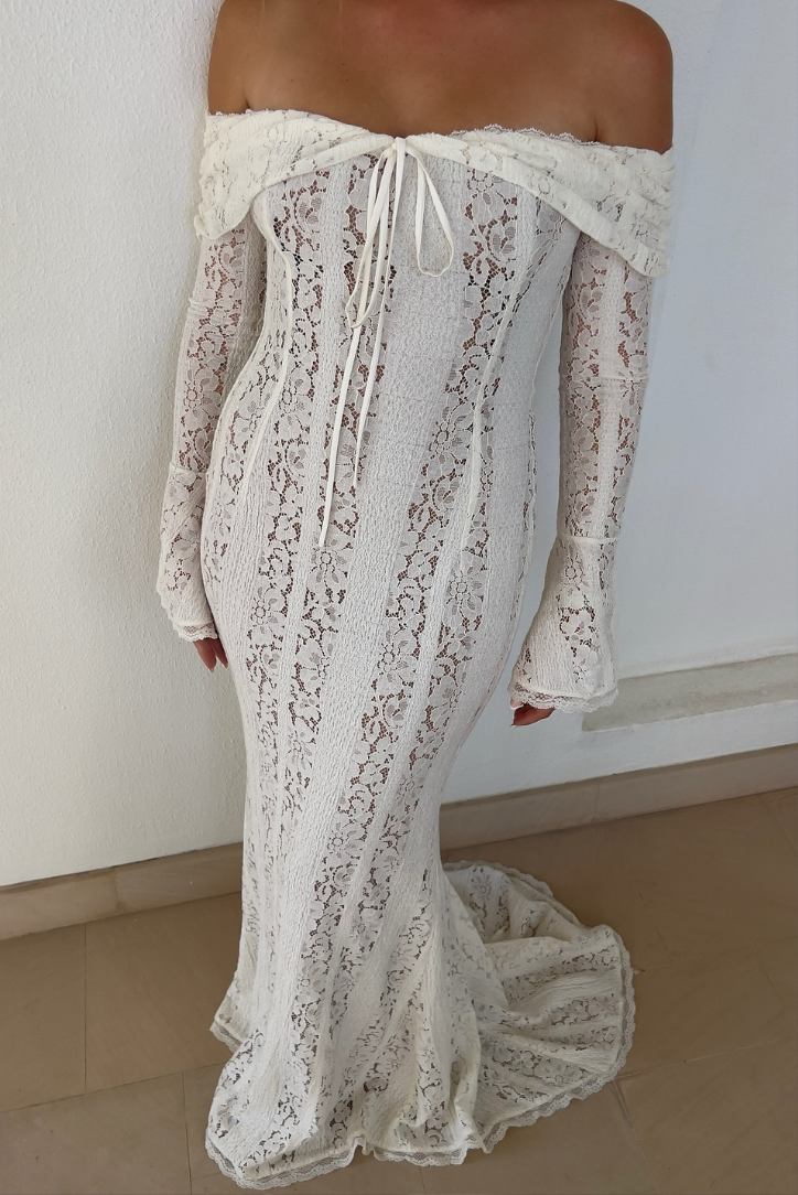 Isolde | Romantic Lace Gown
