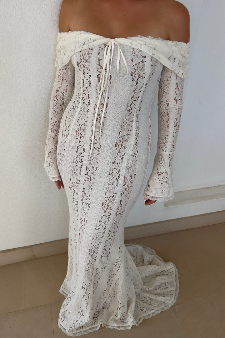 Isolde | Romantic Lace Gown