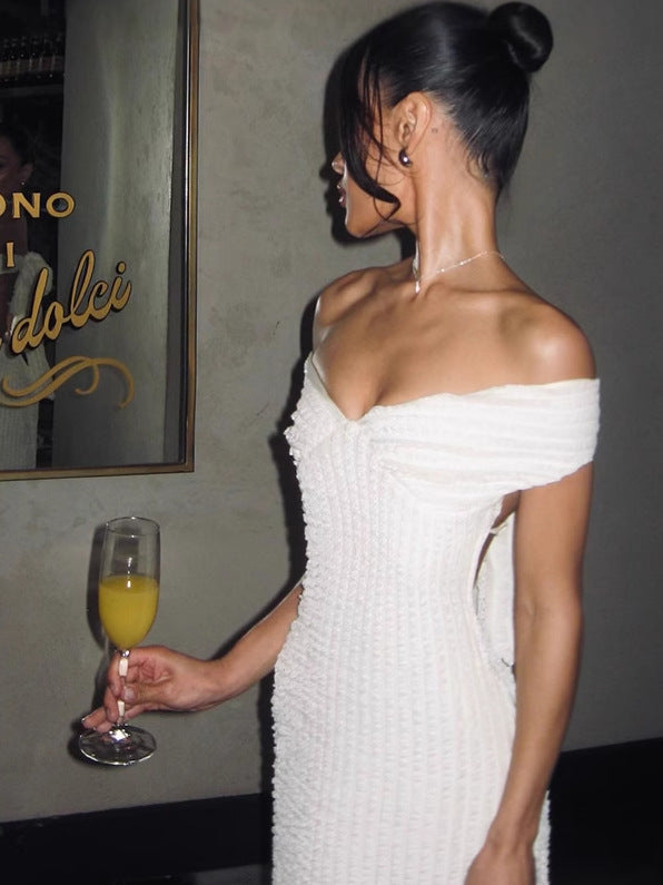 Dilys | Elegant Off-Shoulder Dress